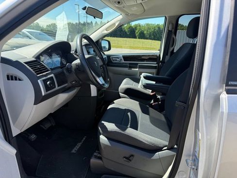 Used 2010 Dodge Grand Caravan SXT FWD image 10