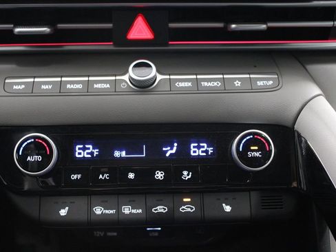 Used 2024 Hyundai Elantra SEL w/ Convenience Package image 31