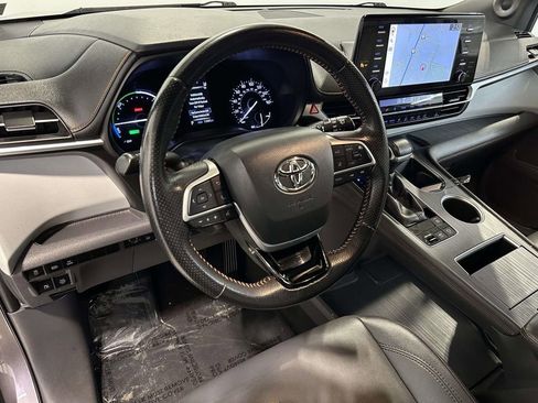 Used 2021 Toyota Sienna XSE w/ XSE Plus Package image 16