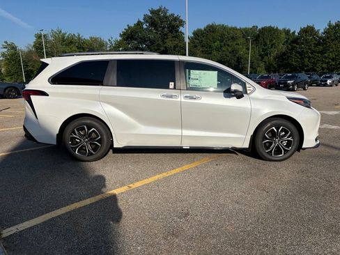 New 2026 Toyota Sienna Platinum AWD/4WD image 6