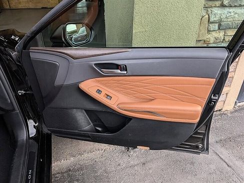 Used 2019 Toyota Avalon Limited FWD image 32