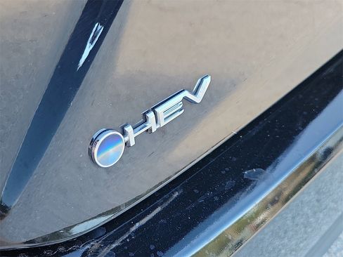 Used 2025 Toyota Camry LE image 7