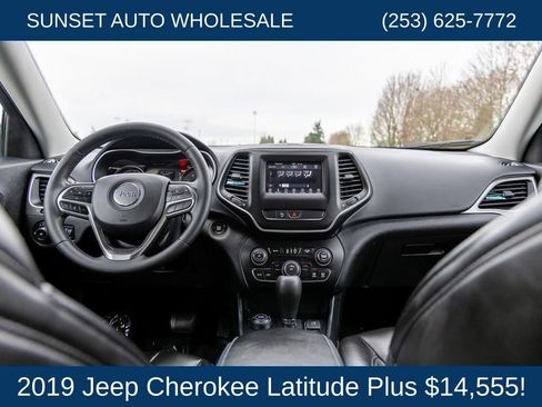Used 2019 Jeep Cherokee Latitude Plus AWD/4WD image 43