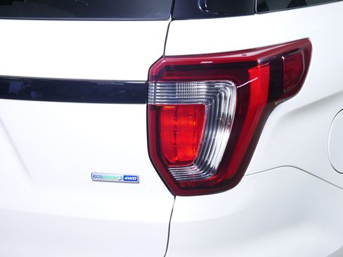 Used 2019 Ford Explorer Sport w/ Ford Safe & Smart Package AWD/4WD image 17