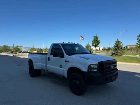 Used 2005 Ford F350 4x4 Regular Cab DRW Super Duty image 3