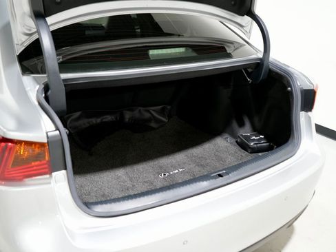 Used 2018 Lexus IS 300 w/ Comfort Package image 10