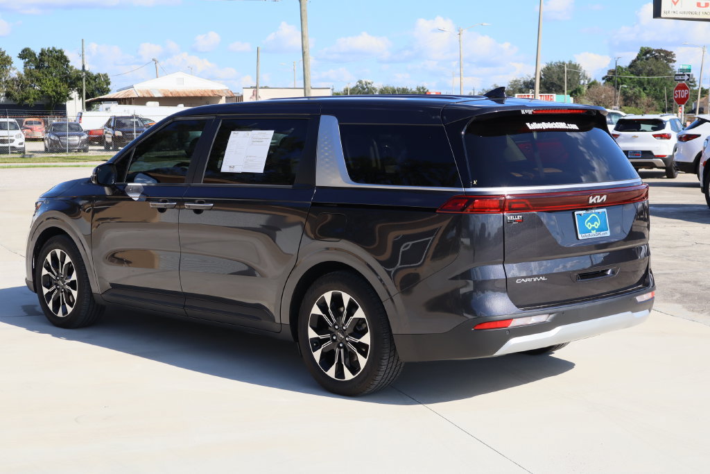 Used 2023 Kia Carnival EX FWD image 7