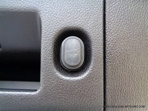 Used 2020 Chevrolet Suburban LT image 26