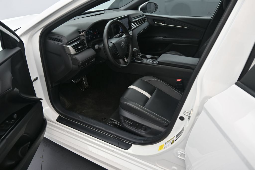 Used 2025 Toyota Camry SE FWD image 16