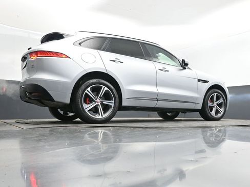 Used 2017 Jaguar F-PACE S image 41