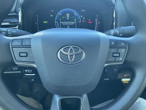 Used 2025 Toyota Camry LE image 14