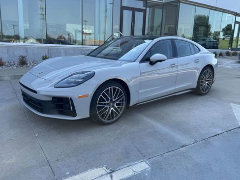 New 2025 Porsche Panamera 4 image 1