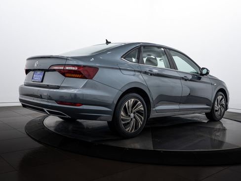 Used 2019 Volkswagen Jetta SEL Premium image 4