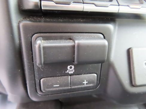 Used 2019 Chevrolet Silverado 1500 LTZ image 34