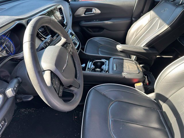 Used 2024 Chrysler Pacifica Limited w/ S Appearance Package FWD image 14