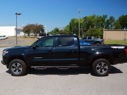 Used 2019 Toyota Tacoma TRD Sport AWD/4WD image 4