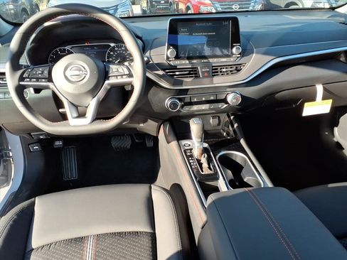 New 2025 Nissan Altima 2.5 SR image 9