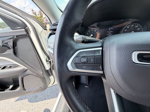 Used 2022 Jeep Compass Limited image 13