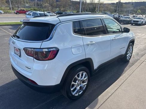 Used 2023 Jeep Compass Latitude AWD/4WD image 4