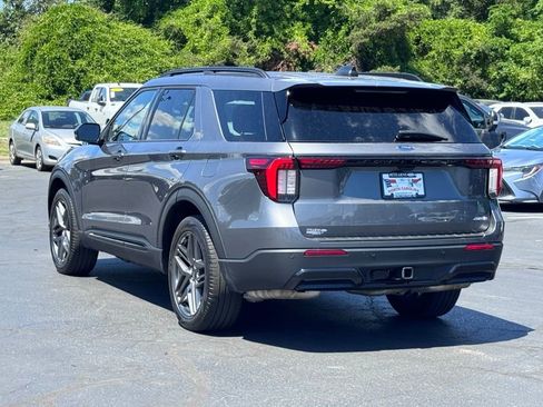 Used 2025 Ford Explorer ST-Line w/ ST-Line Street Pack AWD/4WD image 16