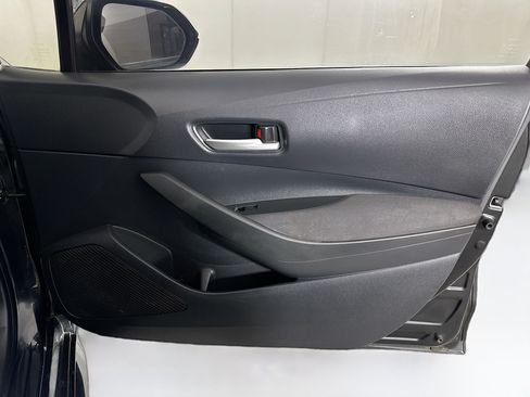 Used 2021 Toyota Corolla LE FWD image 30
