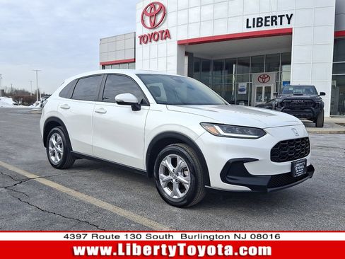 Used 2023 Honda HR-V LX image 1