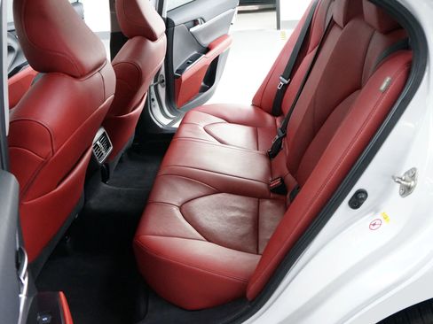 Used 2019 Toyota Camry XSE image 25