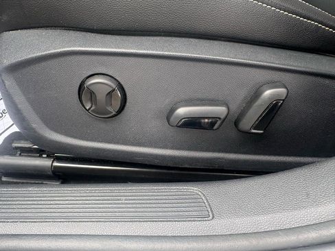 Used 2024 Volkswagen Jetta SE image 8