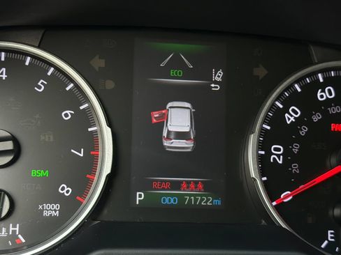 Used 2021 Toyota RAV4 XLE w/ Convenience Package AWD/4WD image 25