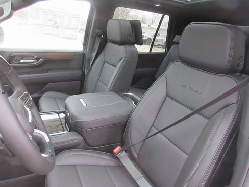 New 2026 GMC Yukon Denali w/ Denali Reserve Package image 12