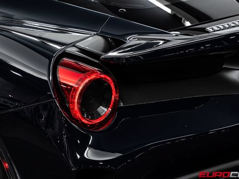 Used 2019 Ferrari 488 Pista Coupe RWD image 31