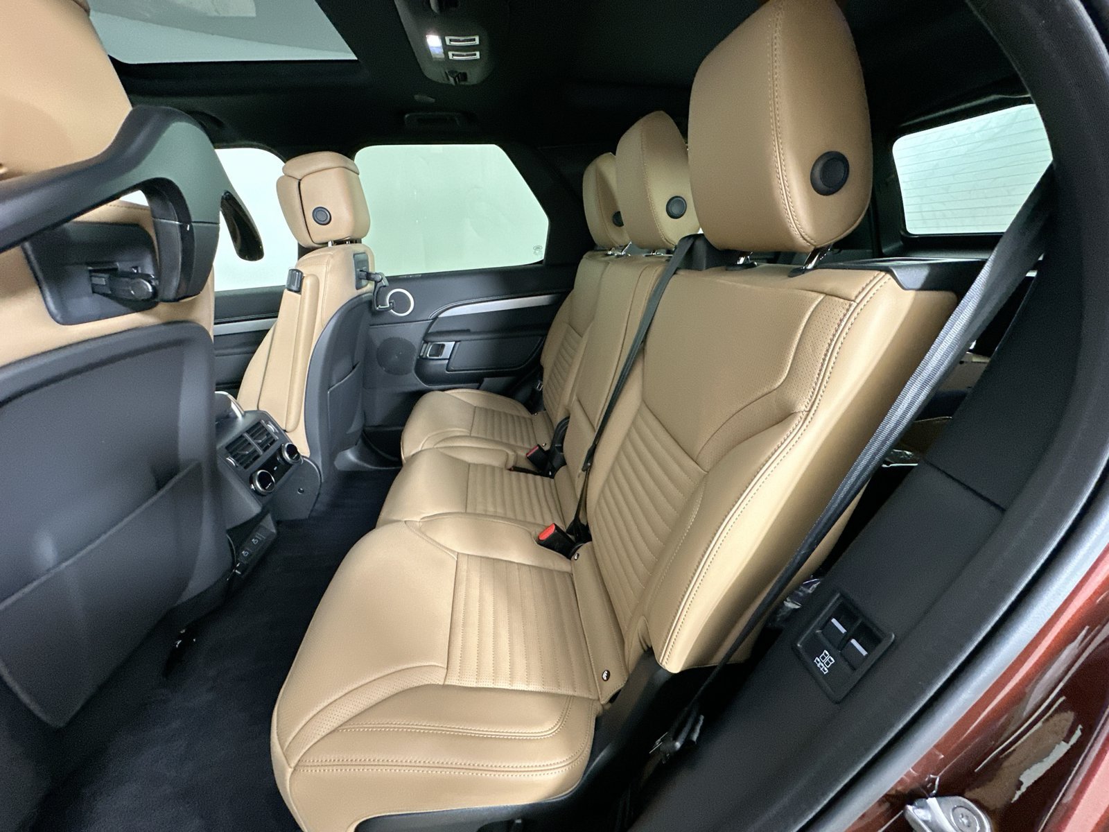New 2026 Land Rover Discovery Limited Edition AWD/4WD image 38