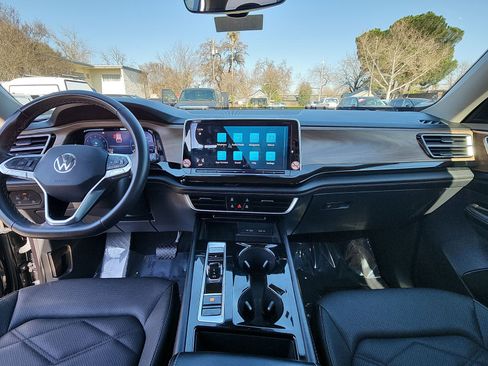 Used 2024 Volkswagen Atlas SE image 26