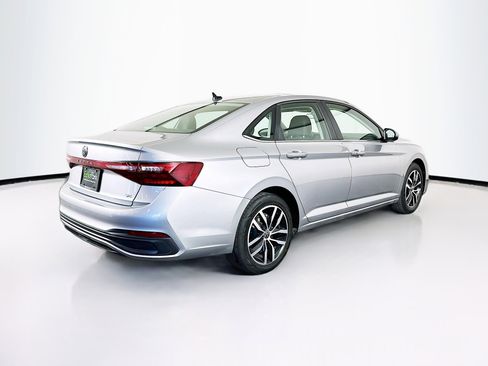 Used 2025 Volkswagen Jetta SE image 9