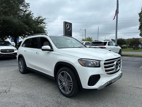 Used 2025 Mercedes-Benz GLS 450 4MATIC image 3