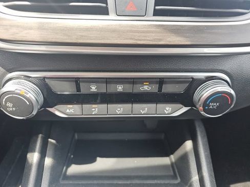 Used 2025 Nissan Altima 2.5 SV FWD image 39