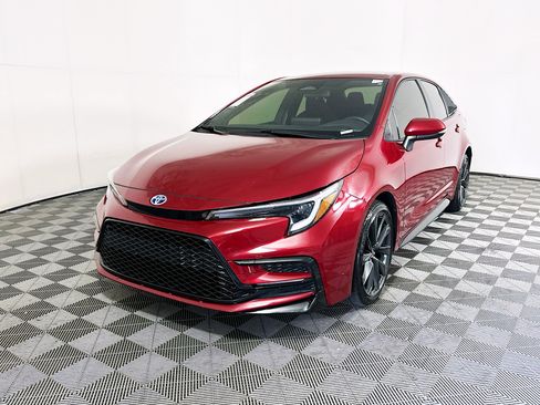 Used 2025 Toyota Corolla SE FWD image 7