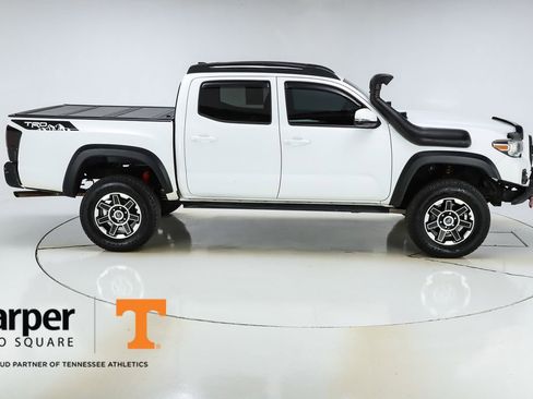 Used 2018 Toyota Tacoma TRD Off-Road image 47