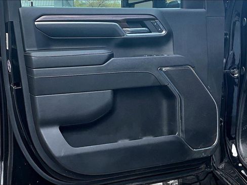 Used 2024 Chevrolet Silverado 2500 LT w/ Midnight Edition image 21