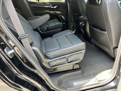 Used 2023 GMC Yukon Denali w/ Advanced Technology Package image 13