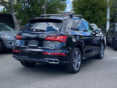 Used 2020 Audi Q5 e Premium Plus w/ Premium Plus Package image 3