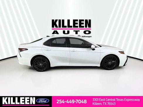 Used 2022 Toyota Camry XSE FWD image 10