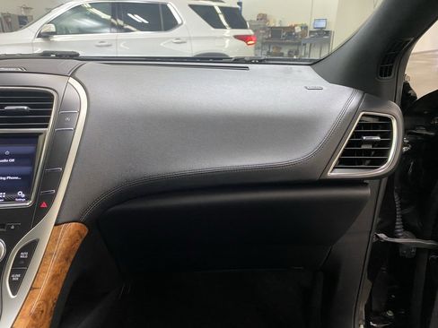 Used 2019 Lincoln Nautilus Select w/ Class II Trailer Tow Package image 43