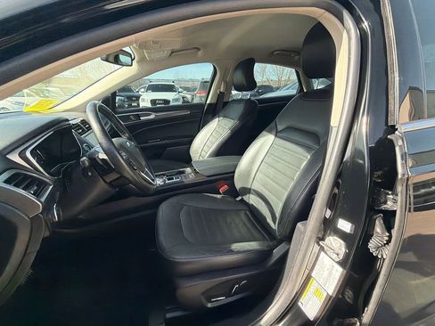 Used 2018 Ford Fusion SE w/ Fusion SE Technology Package image 9