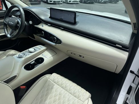 Used 2022 Genesis GV70 3.5T Sport w/ Sport Prestige Package AWD/4WD image 21
