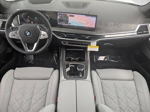 New 2026 BMW X7 xDrive40i w/ Premium Package image 15