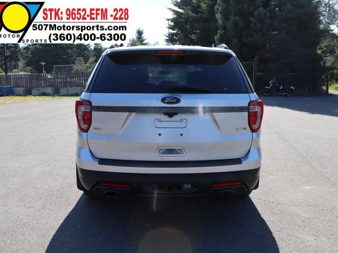 Used 2018 Ford Explorer XLT w/ Equipment Group 202A AWD/4WD image 7