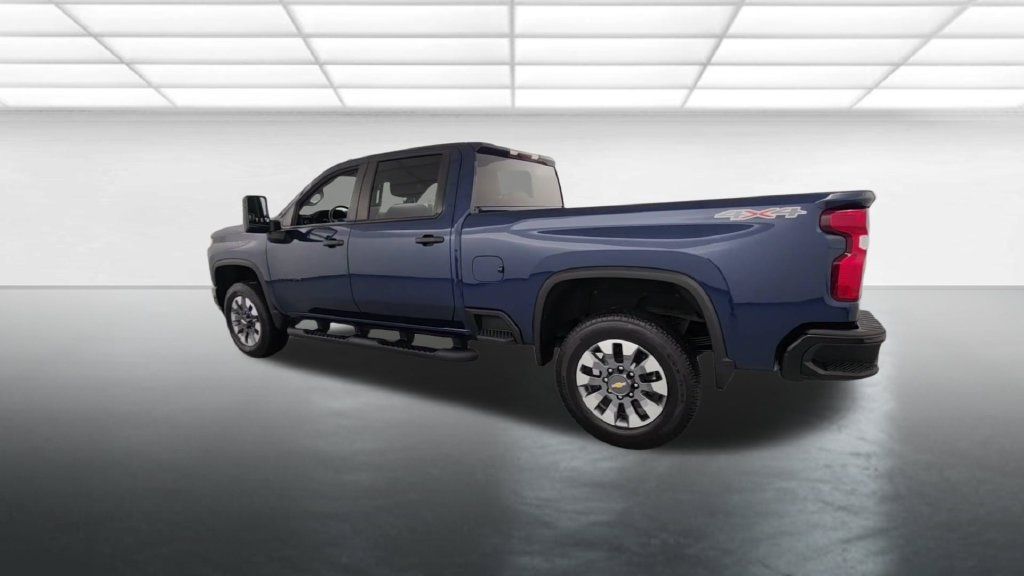 Used 2022 Chevrolet Silverado 2500 Custom w/ Custom Value Package AWD/4WD image 6