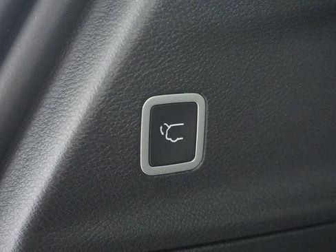 New 2026 Chrysler Voyager LX FWD image 21