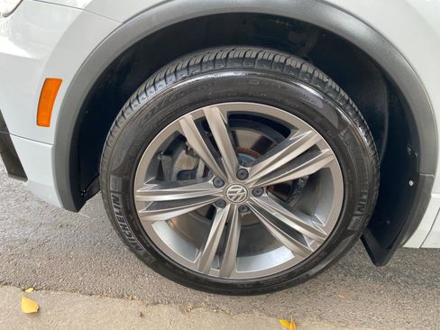 Used 2018 Volkswagen Tiguan SEL w/ R-Line Package image 29